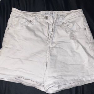 white jean shorts in perfect condition (never worn)